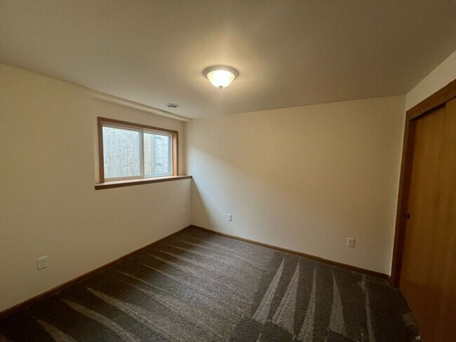 Building Photo - 519