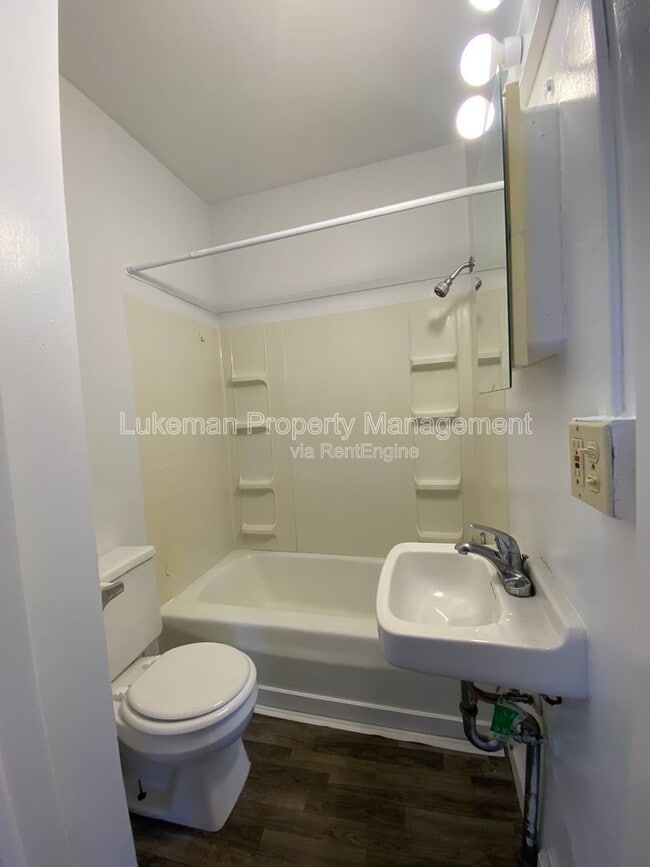 Building Photo - 743 Academy St