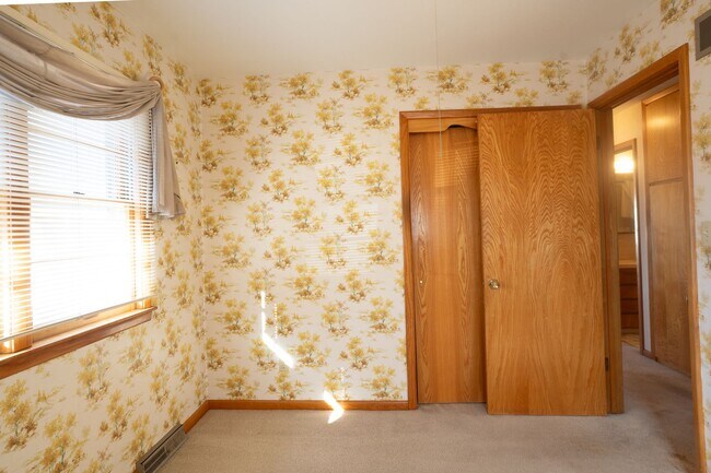 Building Photo - Charming 3 bedroom 1.5 bathroom house in SE Wichita!