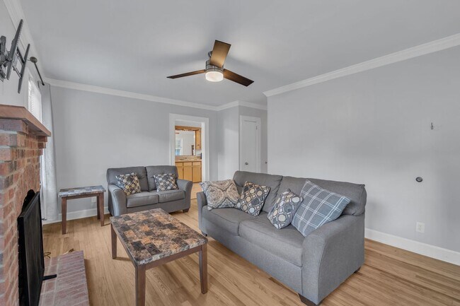 Building Photo - Well-maintained 3-bedroom, 1-bath all brick ranch offering 1,253 sq. ft. of functional living space