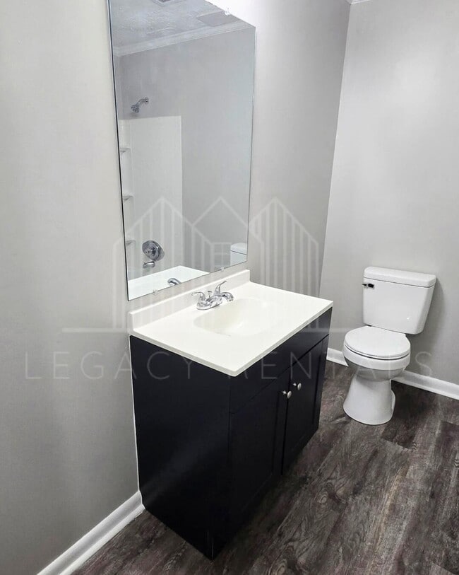 Building Photo - 107 Robbins Dr