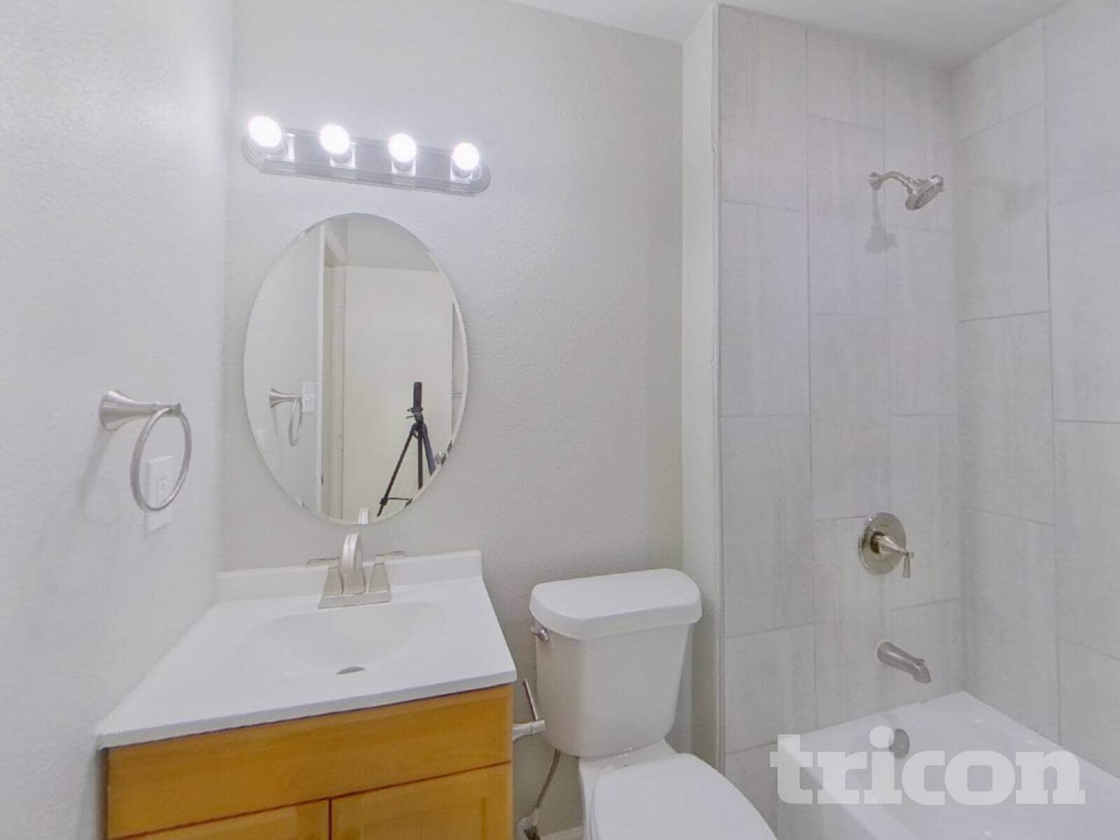 Building Photo - 624 Nora Ln