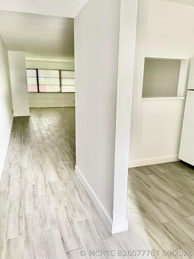 Building Photo - 4575 Lucerne Lakes Blvd W