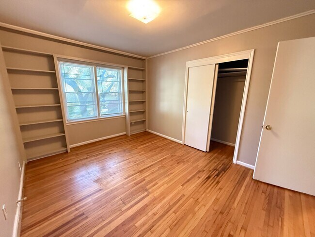 Building Photo - UPGRADED Great Location Large Yard 3 bedroom, FENCED YARD