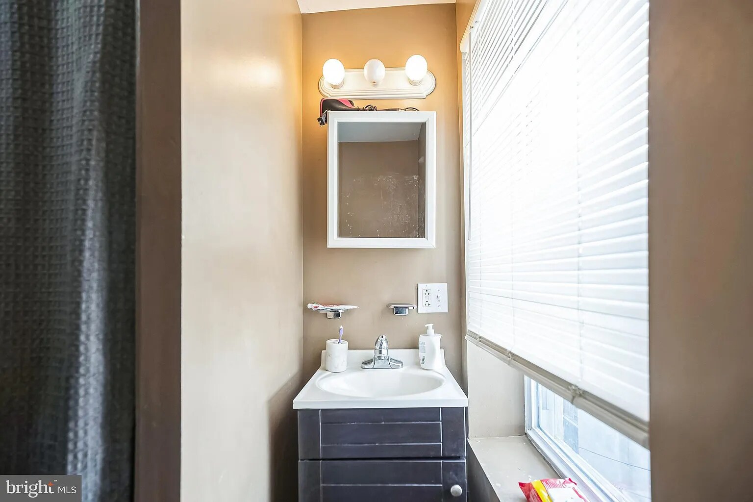 Building Photo - 1124 S 15th St