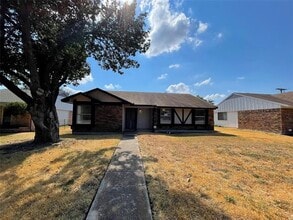 Building Photo - 1204 Ross Ln