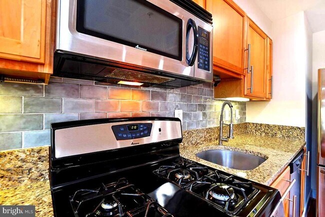 Building Photo - 610 Jefferson St NW