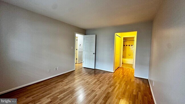 Building Photo - 12893 Grays Pointe Rd