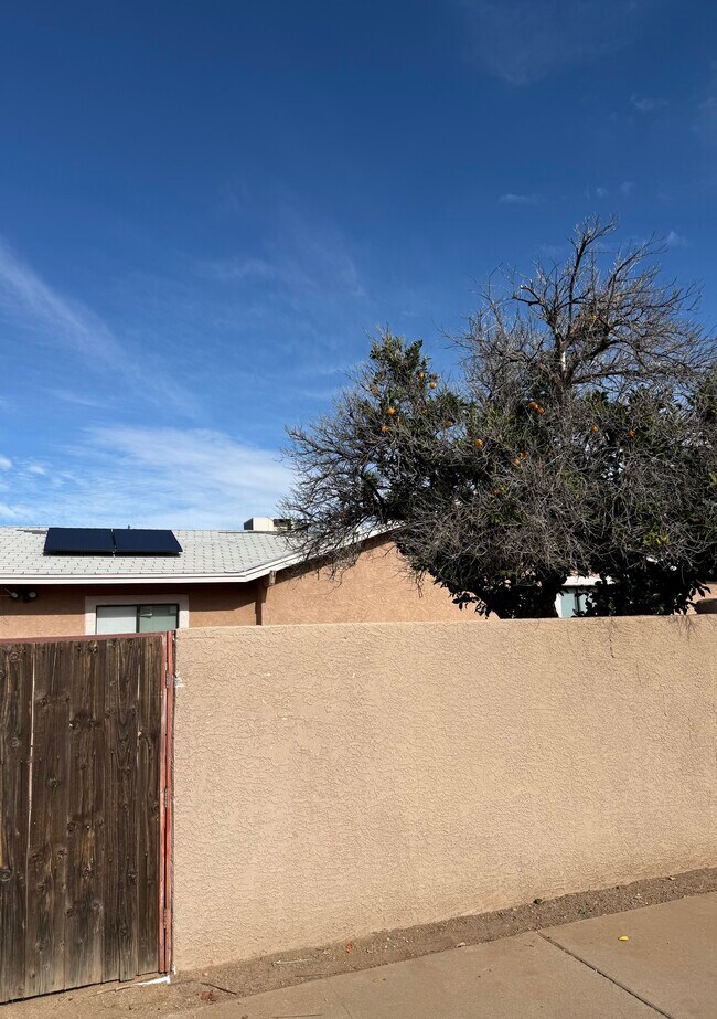 Building Photo - 7234 E Beverly Dr