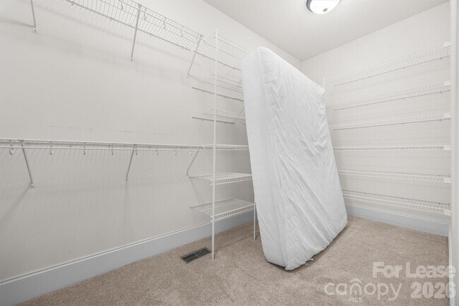 Building Photo - 334 Stonecliff Ln