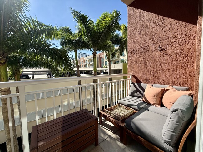 Furnished balcony with high table and lounge - 2001 Biscayne Blvd