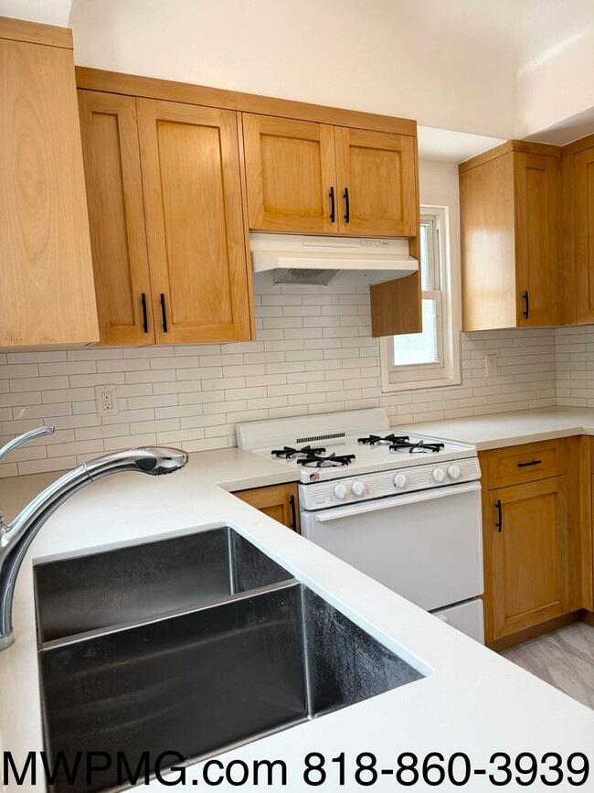 Building Photo - Ideally situated 2-Bed 2-Bath HOME