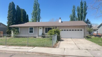 Building Photo - Awesome Bath Provo Home w yard and attache...