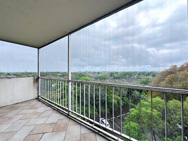 Building Photo - 10777 W Sample Rd