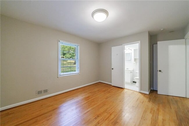 Building Photo - 893 Willivee Dr