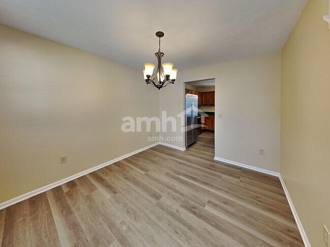 Building Photo - 545 Weeping Willow Ln