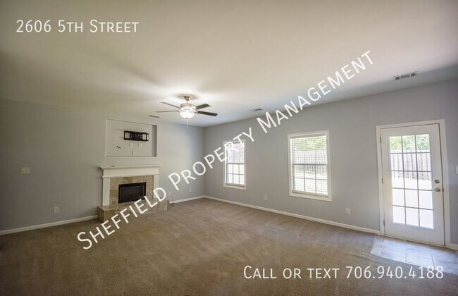 Building Photo - 2606 5 St