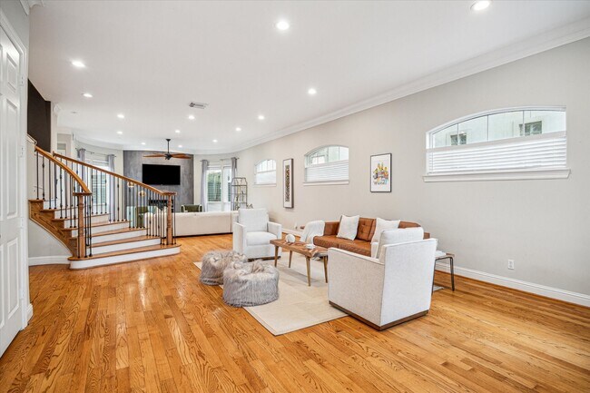 Building Photo - 1502 Whispering Pines Dr