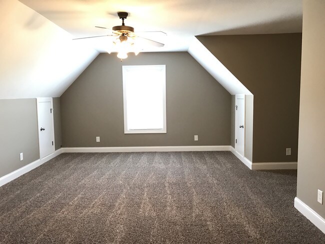 Building Photo - 3564 Drake Rd