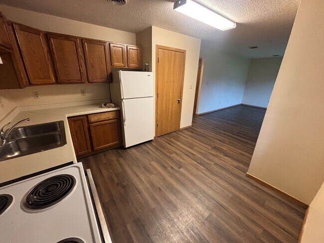 Building Photo - Lower 2BR Cozy Unit!!