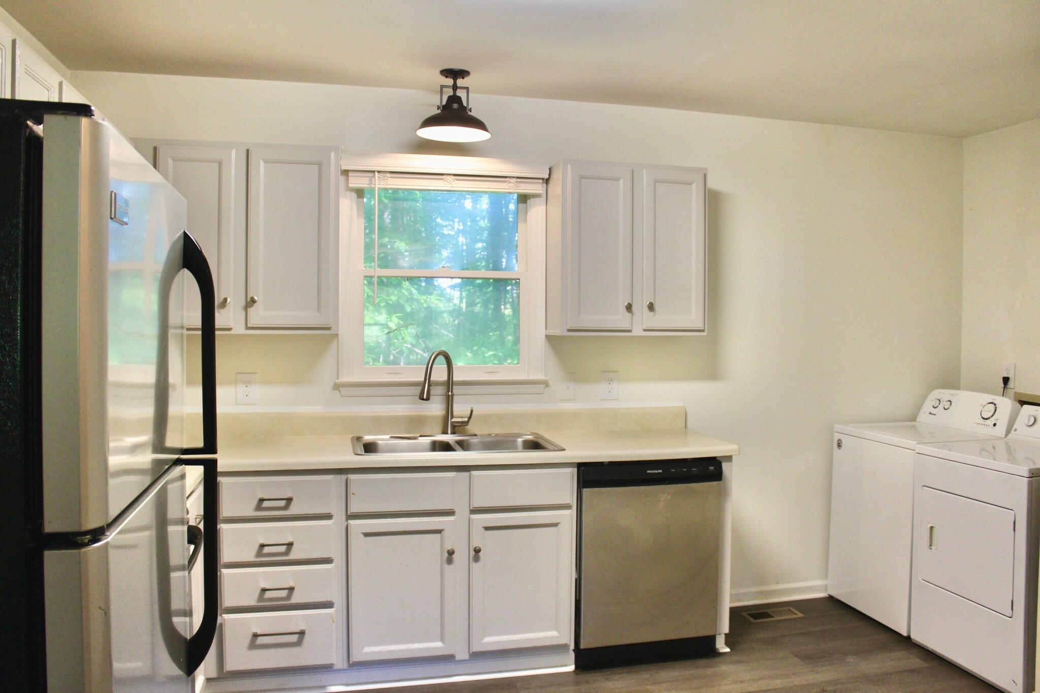 Kitchen - 8212 S Lowell Rd