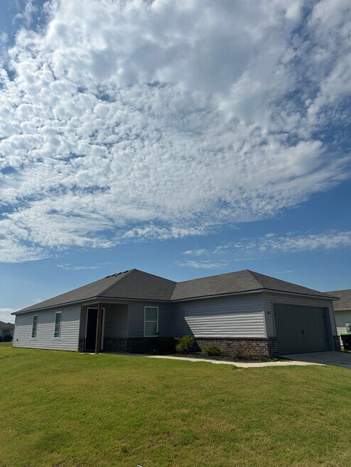 Building Photo - 4030 Hudson Ct SW