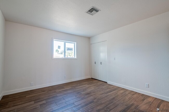 Building Photo - 12175 S Ironwood Dr