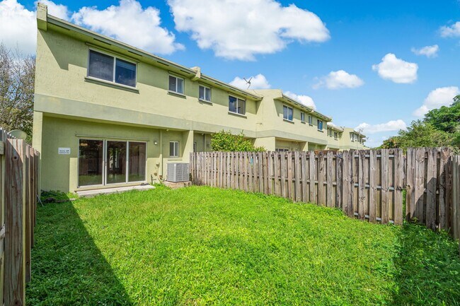 Building Photo - Beautiful 3-bedroom, 2.5-bath two-story townhouse in a well managed community