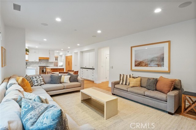 Building Photo - 1 Calle Saltamontes