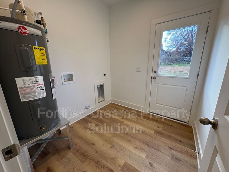 Building Photo - 3121 Chapel St