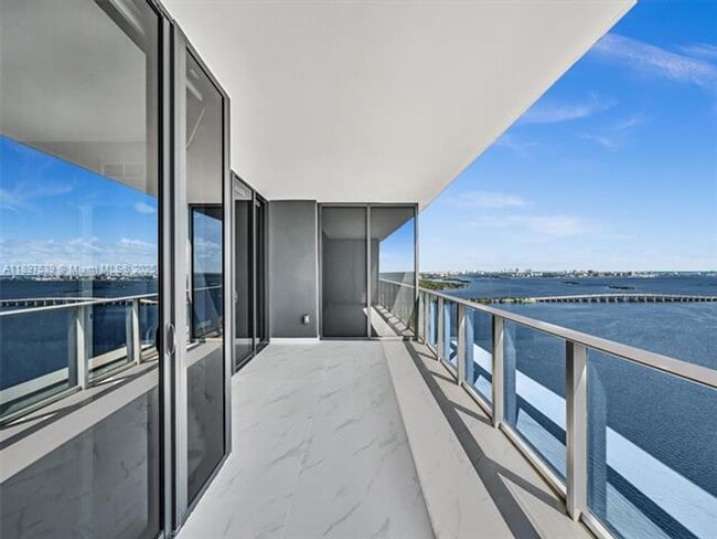 Building Photo - 700 NE 24th St