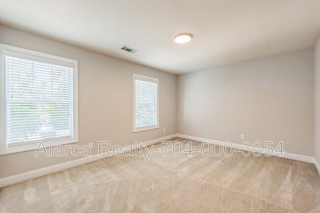 Building Photo - 1016 Ridgehaven Rd