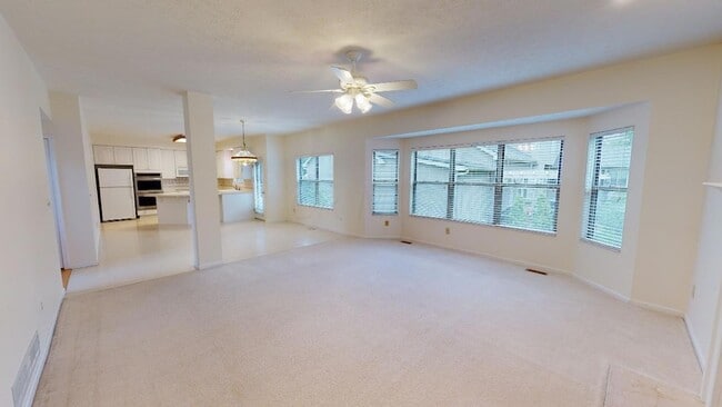 Building Photo - 6498 Ringsend Ct