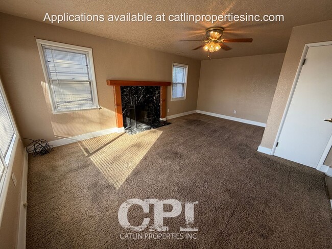 Building Photo - 704 1/2 Academy St.