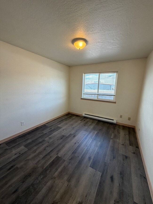 Building Photo - Southgate Triangle - 2 Bed - 1 Bath *Exterior Improvements Underway*