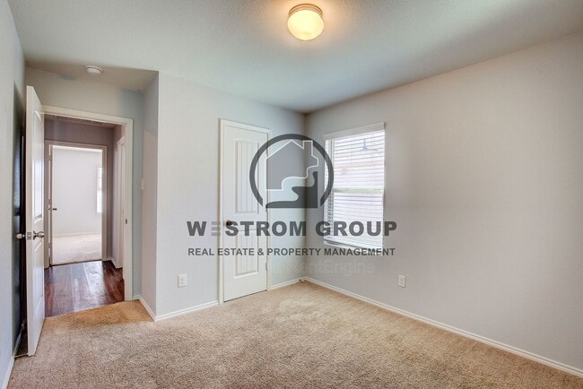 Building Photo - 404 Falling Star Dr