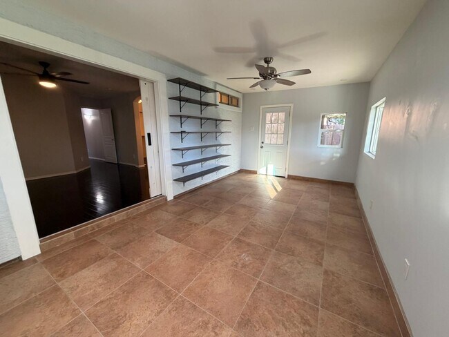 Building Photo - 1945 E Aloe Pl