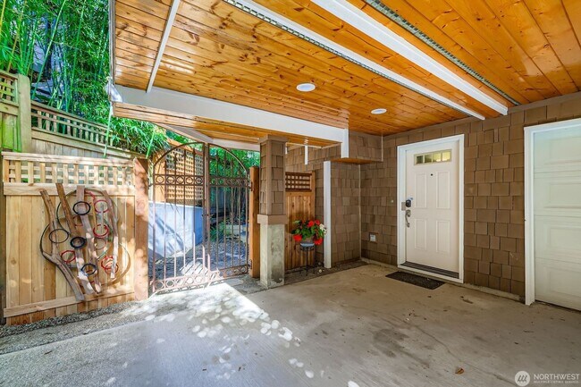 Building Photo - 3Bd/3.5Ba Seattle Townhouse