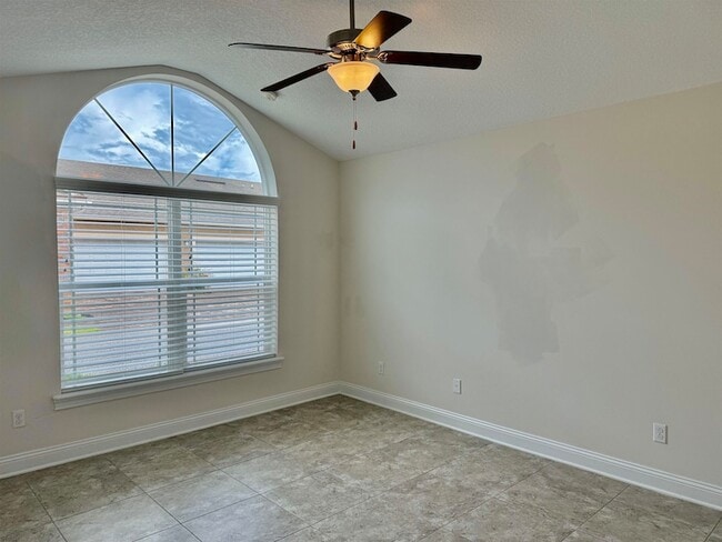 Building Photo - 71 Utina Wy