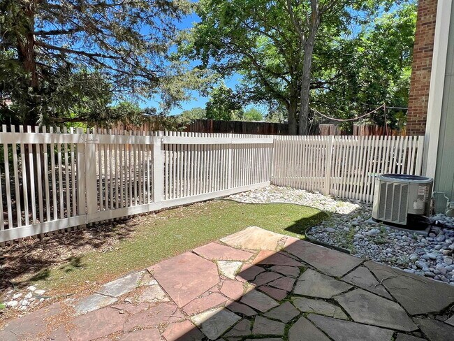 Building Photo - 3032 S Macon Cir