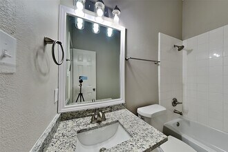 Building Photo - 26953 Kings Crescent Dr