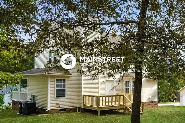 Building Photo - 3 Bedroom Pet-Friendly Home in Clayton, NC with Main Street Renewal