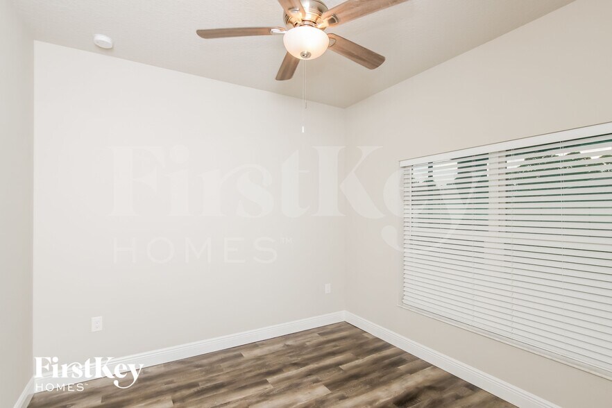Building Photo - 926 Braganza Ave SE