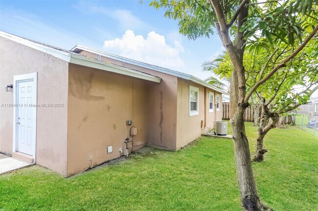 Building Photo - 8170 SW 6th Ct