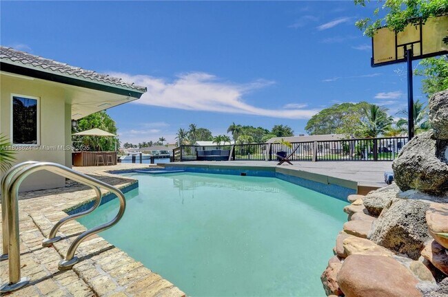 Building Photo - 3100 NE 56th Ct