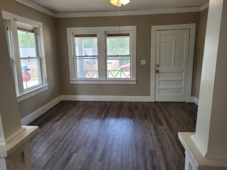 Building Photo - 2200 Dodson Ave