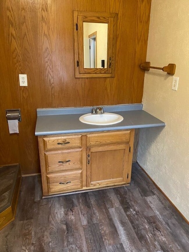 Building Photo - 3 Bedrooms, 2.5 Bathrooms Single Family Home in Staples, MN w/2+ car garage