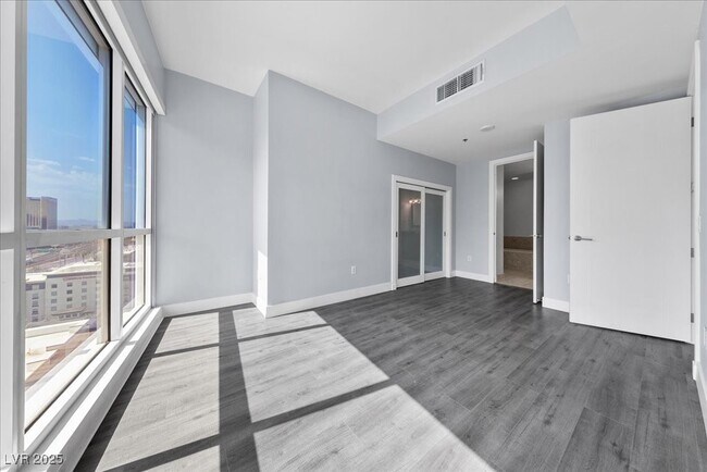 Building Photo - 4575 Dean Martin Dr