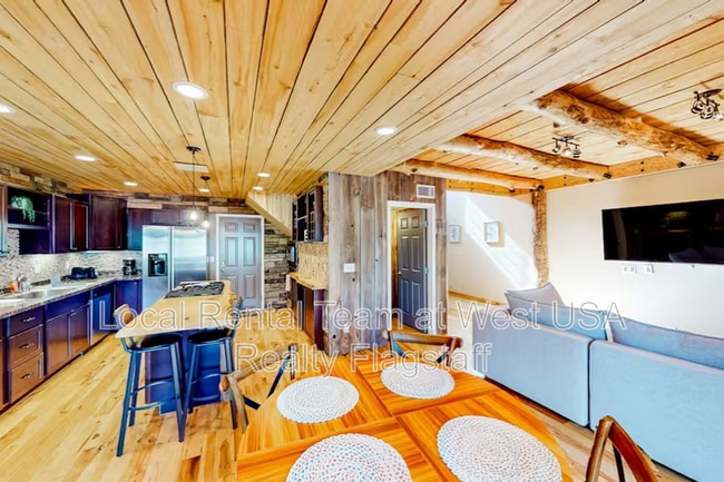 Building Photo - 1105 W Overland Pass Dr