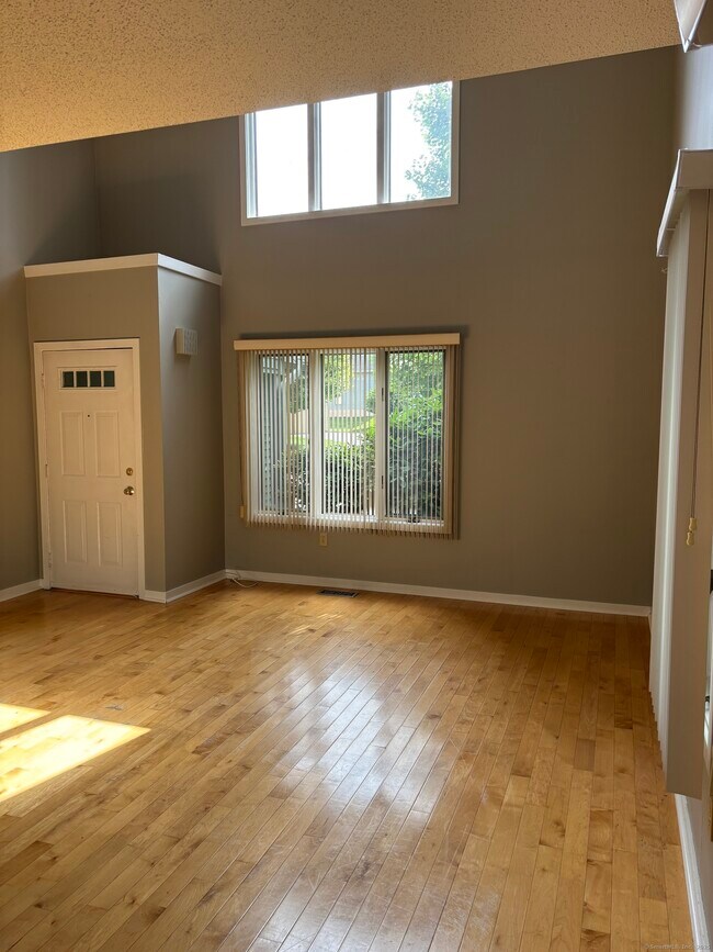 Building Photo - 350 Cavan Ln
